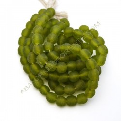 Cuenta de vidrio reciclado verde oliva 10 x 11 x 11 mm