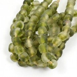 Cuenta de vidrio reciclado tonel irisado verde claro 13 x 13 x 13 mm