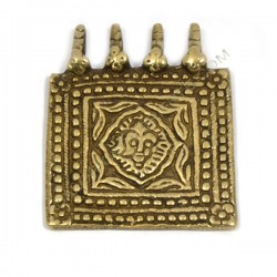 Colgante de bronce 11. 53 x 45 x 6 mm