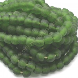 Cuenta de vidrio reciclado tonel verde 12 x 13 x 13 mm