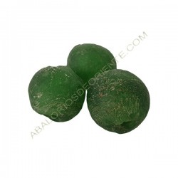 Cuenta de vidrio reciclado 11-13 x 13 x 13 verde