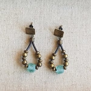 Pendientes óvalo de cuero y cristal Pendientes óvalo de cuero y cristal
