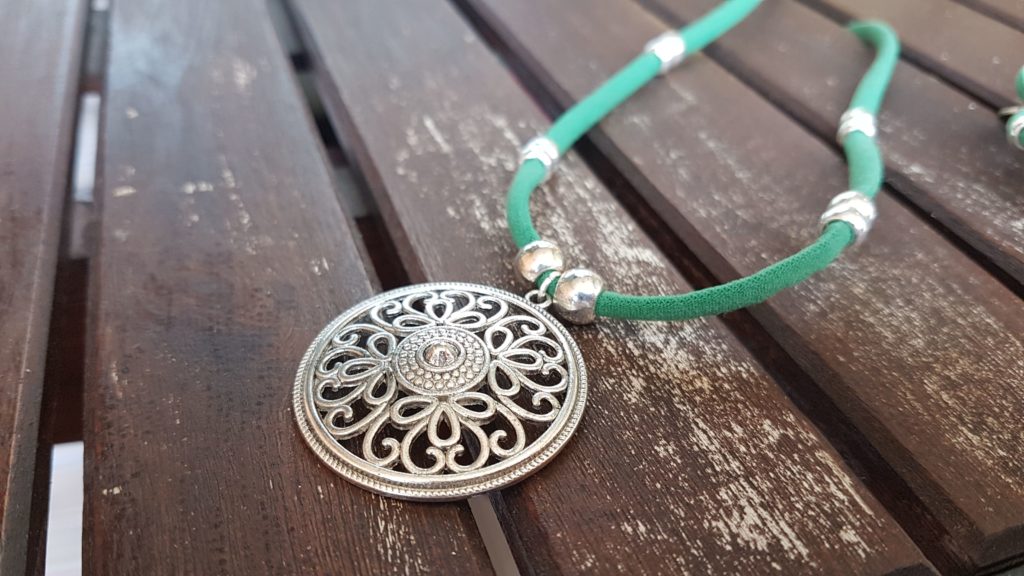 Colgante con Nailon verde